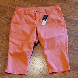 St. John's Bay Stretchy Coral Shorts Capri 22W  Plua Size
